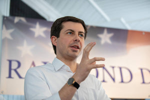 PETE BUTTIGIEG USED SIGN LANGUAGE TO THANK A SUPPORTER